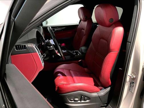 2022 Porsche Cayenne S