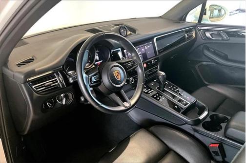 2023 Porsche Macan Base