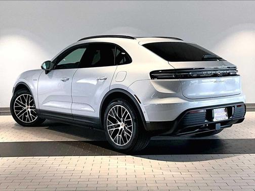 2026 Porsche Macan 4