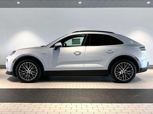 2026 Porsche Macan 4