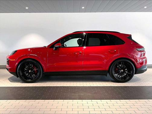 Carmine Red 2026 Porsche Cayenne S