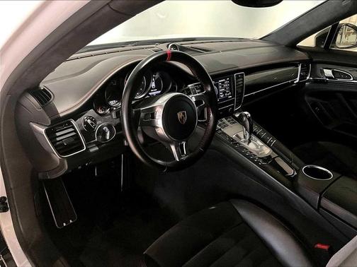 2016 Porsche Panamera GTS