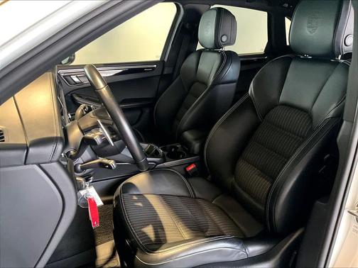 2023 Porsche Macan T