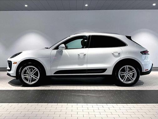 2025 Porsche Macan AWD