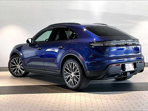 2026 Porsche Macan 4