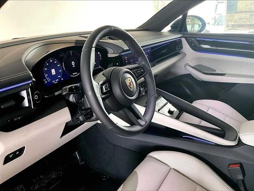 2026 Porsche Macan 4