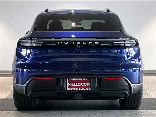 2026 Porsche Macan 4