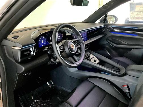 2026 Porsche Macan 4