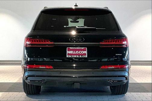 2023 Audi Q7 45 Premium Plus