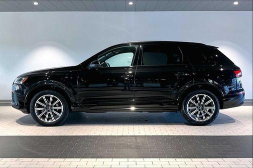 2023 Audi Q7 45 Premium Plus
