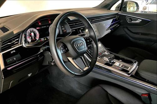2023 Audi Q7 45 Premium Plus
