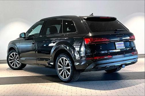 2023 Audi Q7 45 Premium Plus