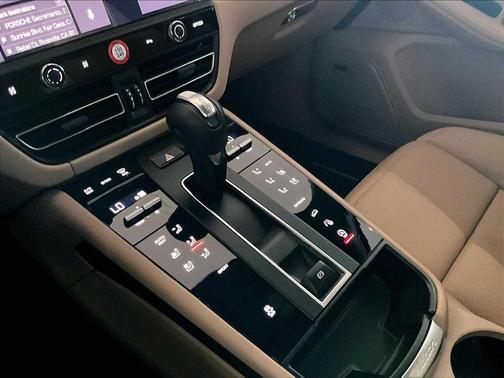 2025 Porsche Macan AWD