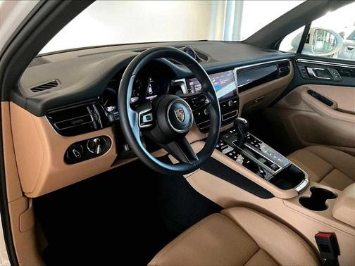 2025 Porsche Macan AWD