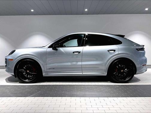 2025 Porsche Cayenne GTS