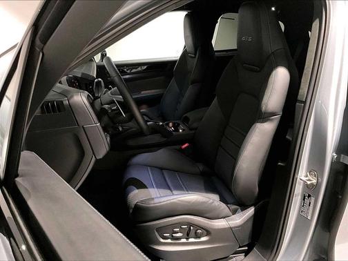 2025 Porsche Cayenne GTS