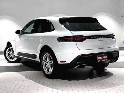 2022 Porsche Macan 