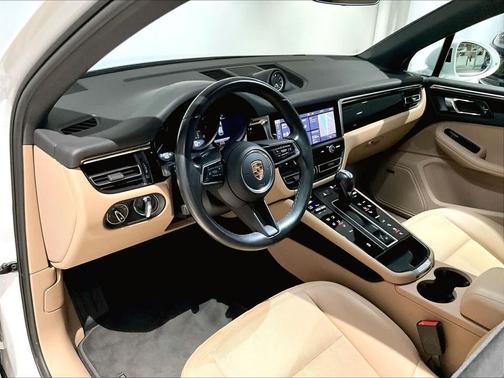 2022 Porsche Macan 