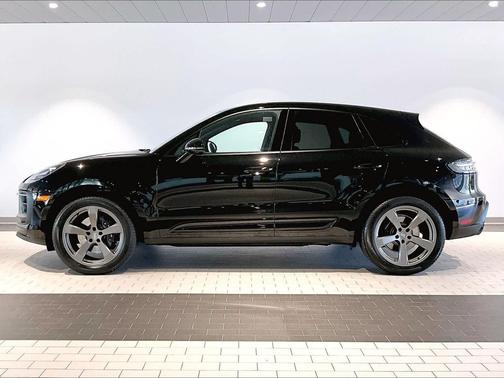 2025 Porsche Macan AWD