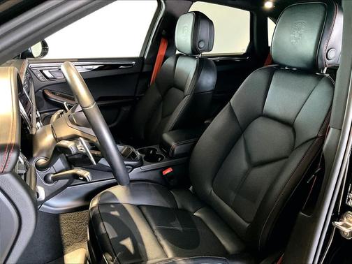 2025 Porsche Macan AWD