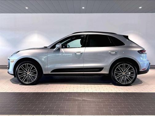 Dolomite Silver Metallic 2026 Porsche Macan Macan