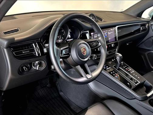 Dolomite Silver Metallic 2026 Porsche Macan Macan