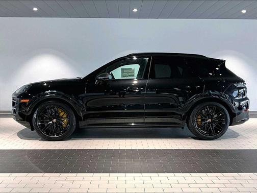Chromite Black Metallic 2026 Porsche Cayenne GTS