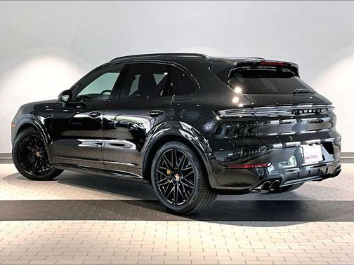 Chromite Black Metallic 2026 Porsche Cayenne GTS