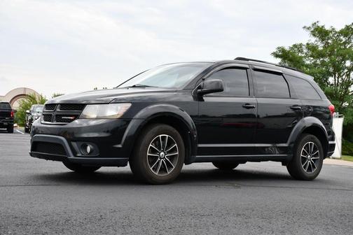Pitch Black Clearcoat 2019 Dodge Journey SE