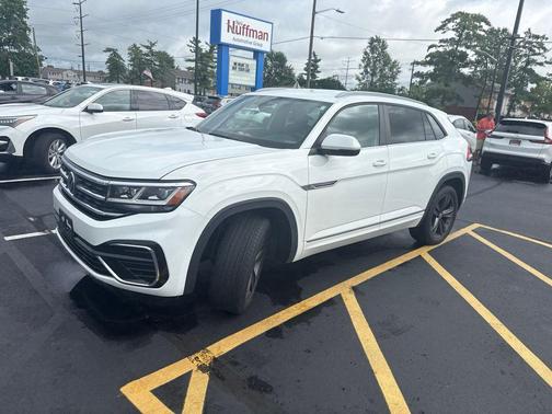Pure White 2021 Volkswagen Atlas Cross Sport 3.6L V6 SE w/Technology R-Line