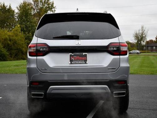 2025 Honda Pilot Touring 8-Passenger