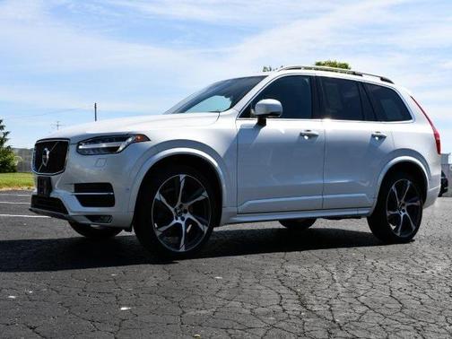2019 Volvo XC90 T6 Momentum
