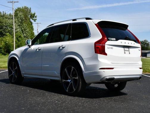 2019 Volvo XC90 T6 Momentum