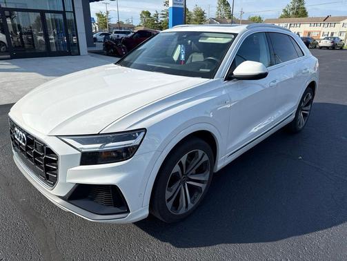 Glacier White Metallic 2022 Audi Q8 55 Premium Plus