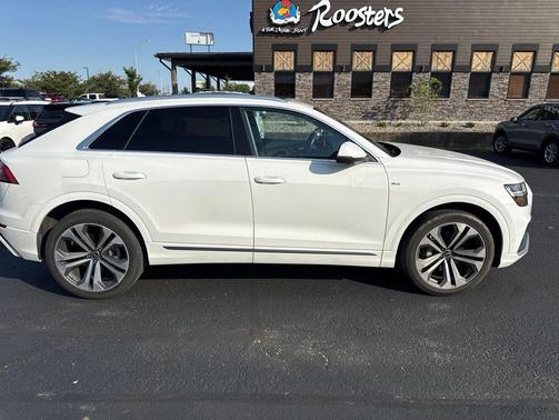 Glacier White Metallic 2022 Audi Q8 55 Premium Plus