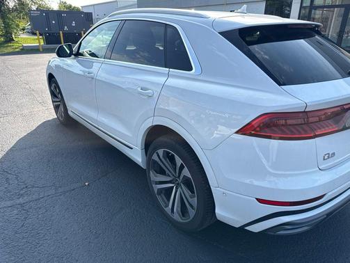 Glacier White Metallic 2022 Audi Q8 55 Premium Plus