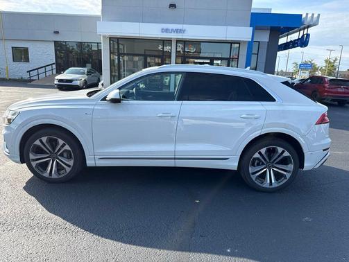 Glacier White Metallic 2022 Audi Q8 55 Premium Plus