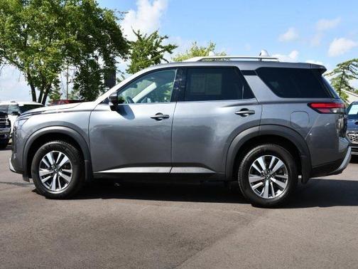 2023 Nissan Pathfinder SL 4WD