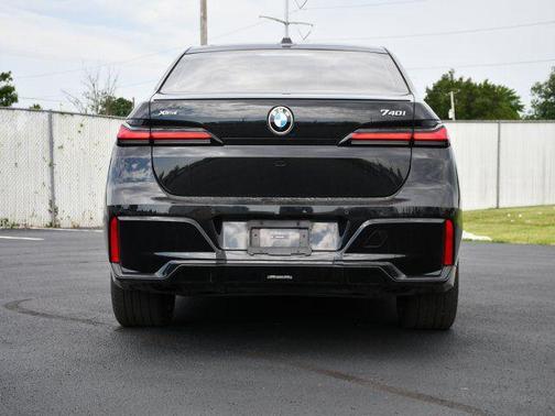 Black Sapphire Metallic 2025 BMW 740 xDrive