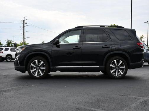 Crystal Black Pearl 2024 Honda Pilot Touring 8-Passenger