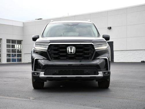 Crystal Black Pearl 2024 Honda Pilot Touring 8-Passenger