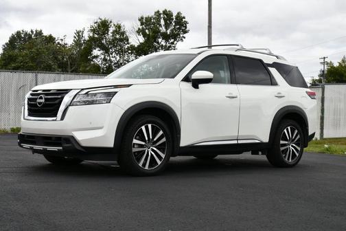 Pearl White Tricoat 2023 Nissan Pathfinder Platinum FWD