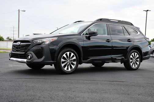 Crystal Black Silica 2023 Subaru Outback Limited