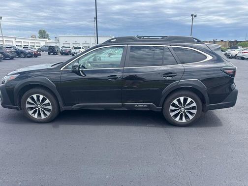 Crystal Black Silica 2023 Subaru Outback Limited