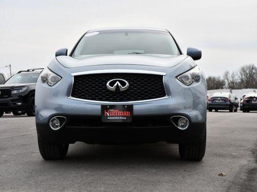 2017 INFINITI QX70 Base