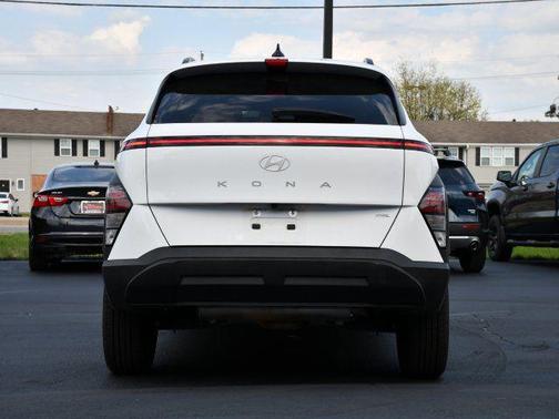 2024 Hyundai KONA SEL