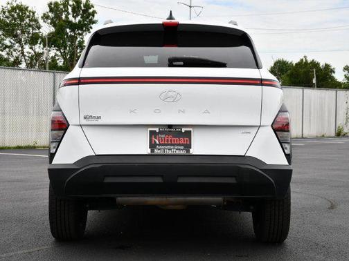 Atlas White 2024 Hyundai KONA SEL