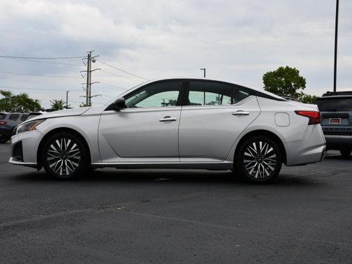 Brilliant Silver Metallic 2024 Nissan Altima 2.5 SV