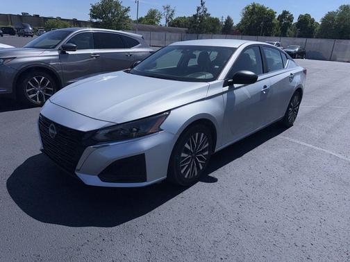 Brilliant Silver Metallic 2024 Nissan Altima 2.5 SV