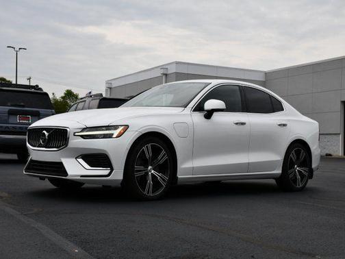 Crystal White Metallic 2021 Volvo S60 Recharge Plug-In Hybrid T8 Inscription